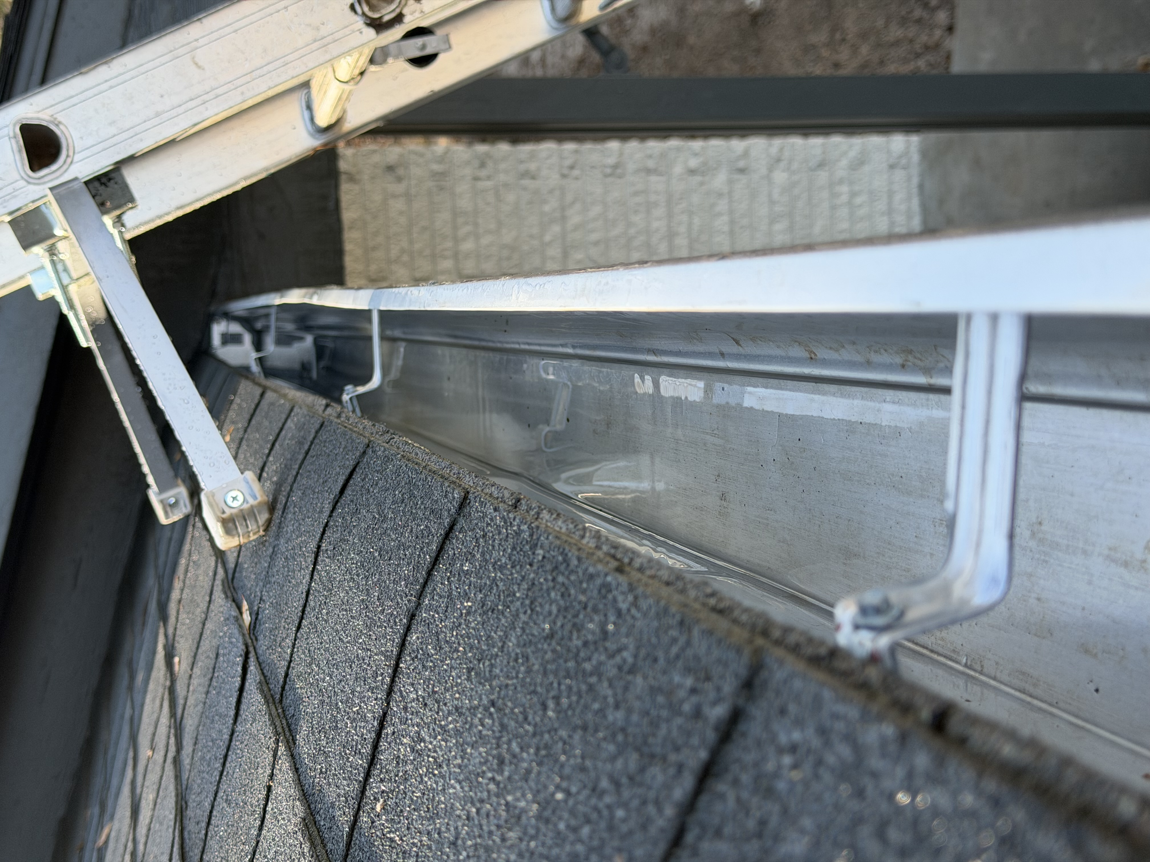 Gutter after cleaning - clean and shiny